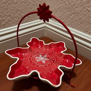 TR HALLMARK RED WHITE SNOWFLAKE CHRISTMAS HOLIDAY